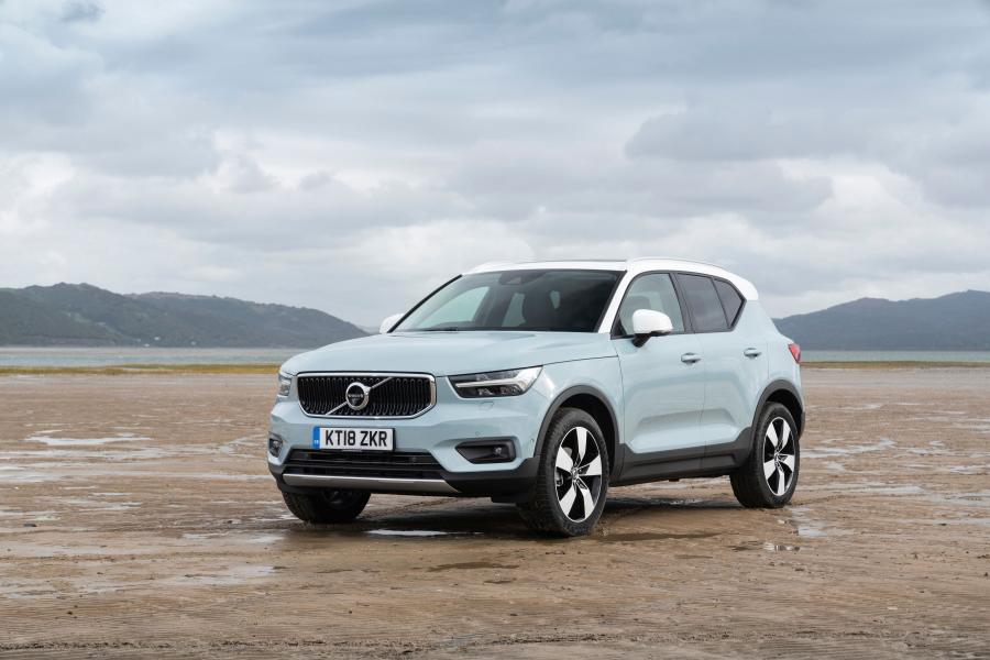  Volvo XC40 T3 Momentum 2018 года  (UK) (фото 1 из 40)
